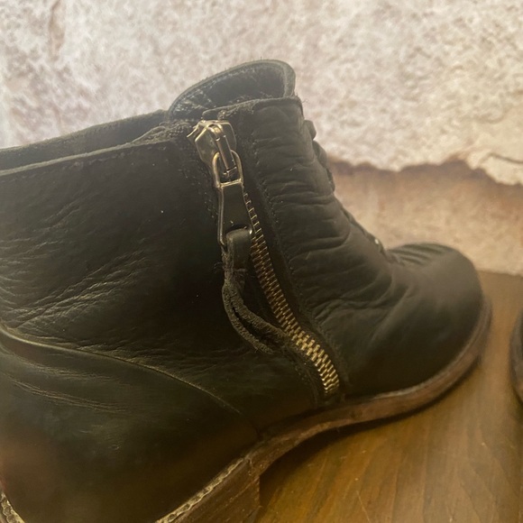 John Fluevog Black Babette Leather Boots - Picture 4 of 8